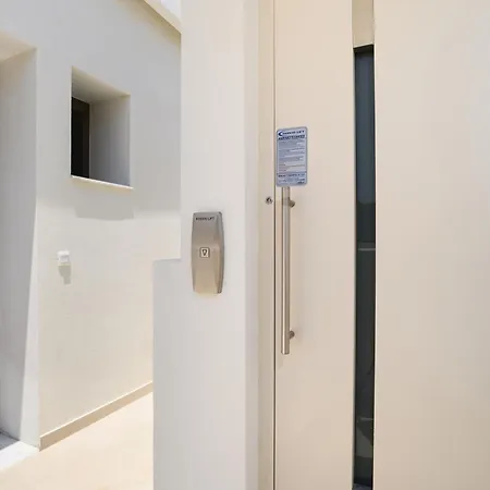 Mylos Luxury Escape וילה פליראקי