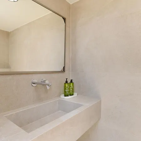 Mylos Luxury Escape פליראקי