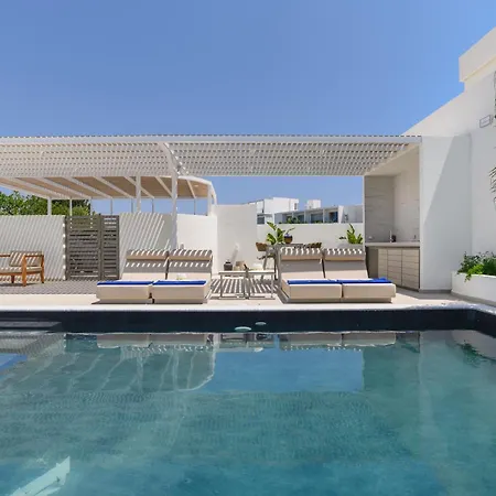 Mylos Luxury Escape פליראקי